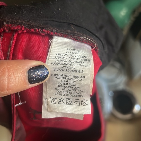 🛑 1 hour sale. Armani Exchange, merlot color jeans/pants, slight distress, sz 6 - Picture 12 of 13